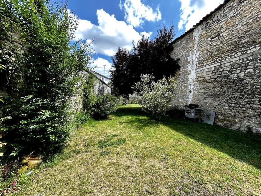 Le Republique - Logements Avec Jardin Situes En Plein Coeur De Ville Et Proche Des Thermes Rochefort-sur-Mer Extérieur photo